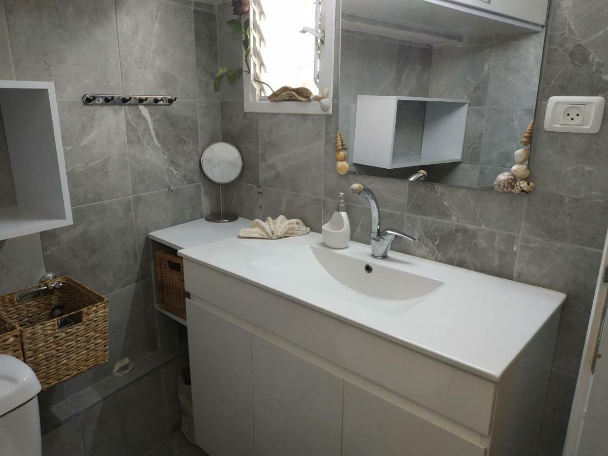 Studio Apt Great Location Heart Of Downtown District Apartment Haifa Exterior foto